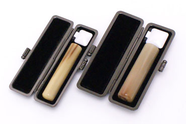 実印・銀行印セット 牛角・淡色　実印18.0mm【ブラックメタル枠】