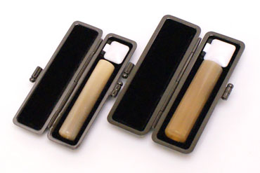 実印・銀行印セット 牛角・純白 実印18.0mm【ブラックメタル枠】