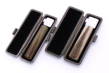 実印・銀行印セット 牛角・濃色 実印18.0mm【ブラックメタル枠】