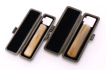 銀行印・認め印セット 牛角・中色　銀行印15.0mm【ブラックメタル枠】