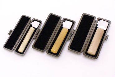 実印・銀行印・認め印セット 牛角・純白 実印18.0mm【ブラックメタル枠】