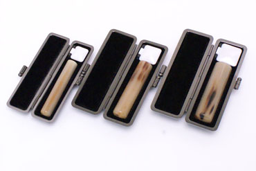 実印・銀行印・認め印セット 牛角・中色　実印18.0mm【ブラックメタル枠】
